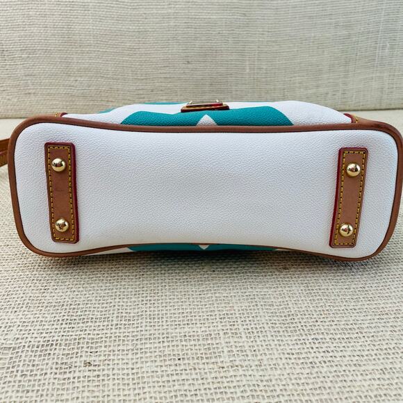 Dooney & Bourke Pebble Grain Crossbody Teal Chevron, Multi Pockets, Exc Cond - Picture 9 of 12